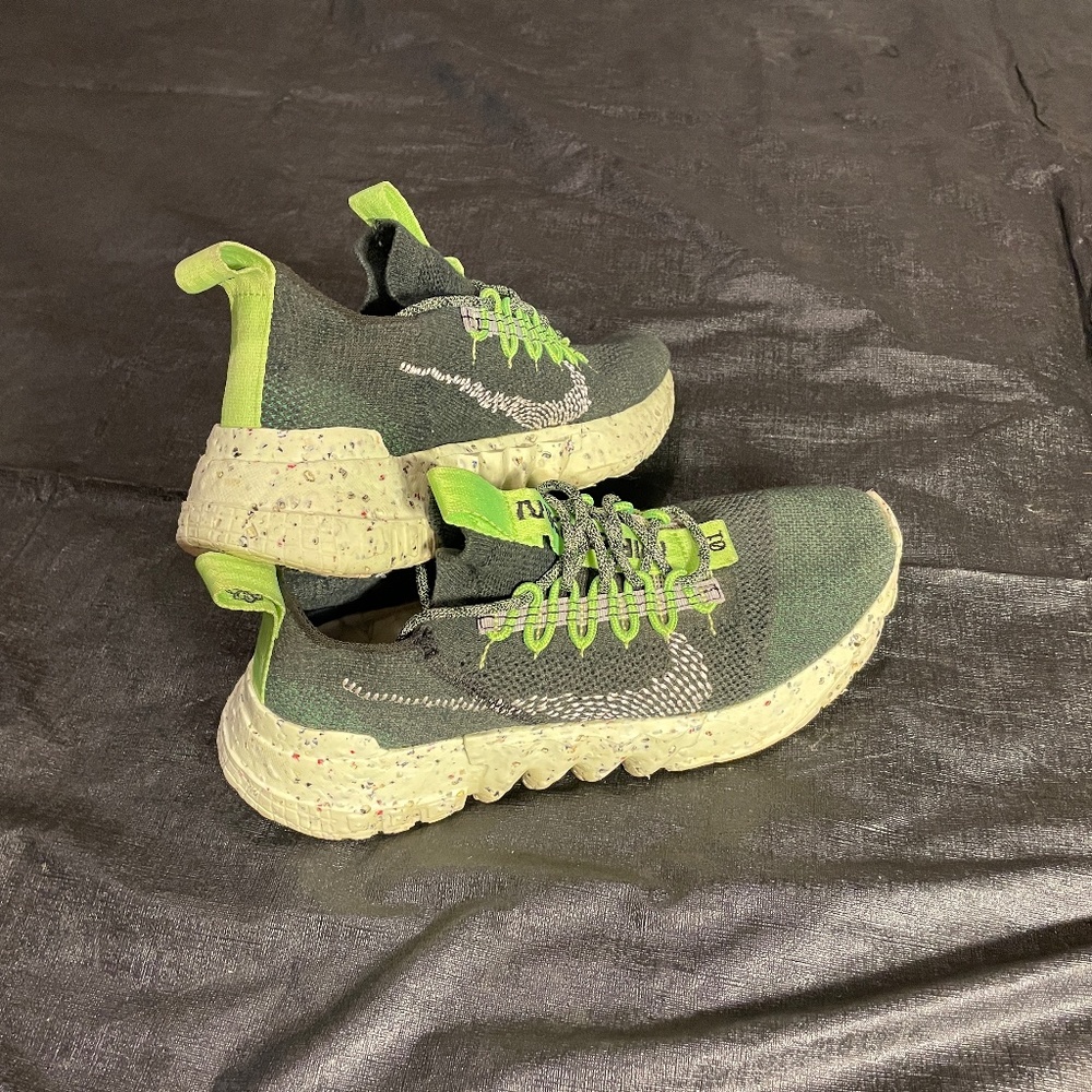 SIZE 8.5 - Men's Nike Space Hippie 1